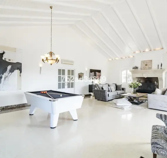 Long-term rent of detached villa in Benahavís