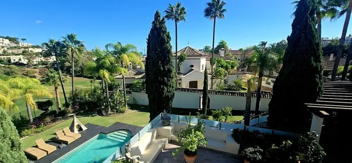 Long-term rent of detached villa in La Quinta 0