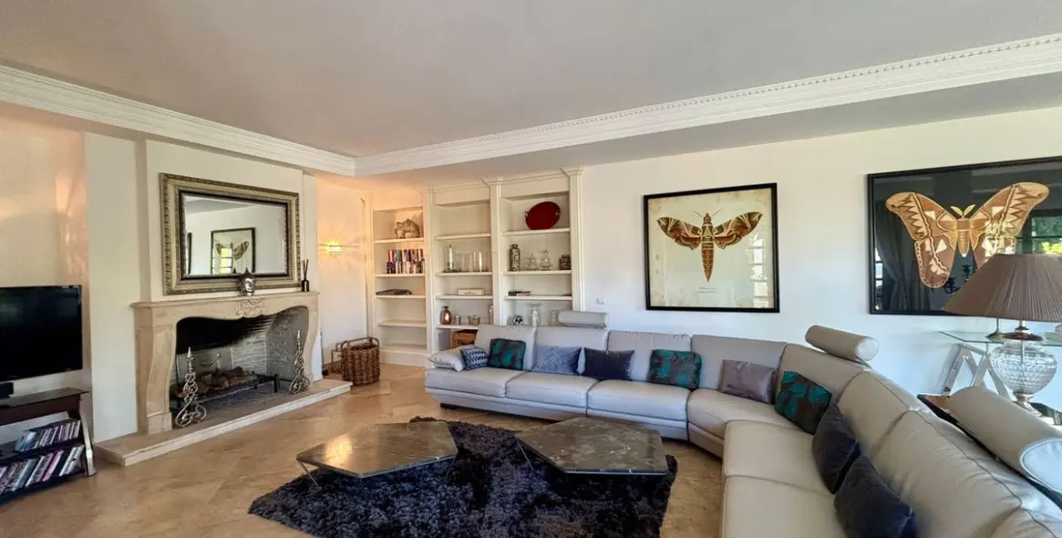 Long-term rent of detached villa in La Quinta 7