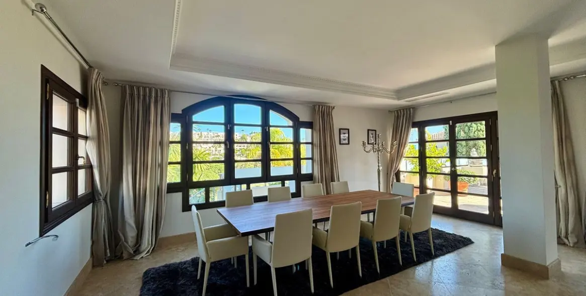 Long-term rent of detached villa in La Quinta 8