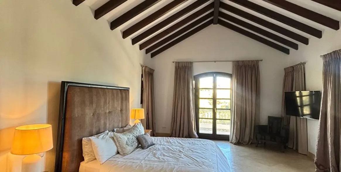 Long-term rent of detached villa in La Quinta 16