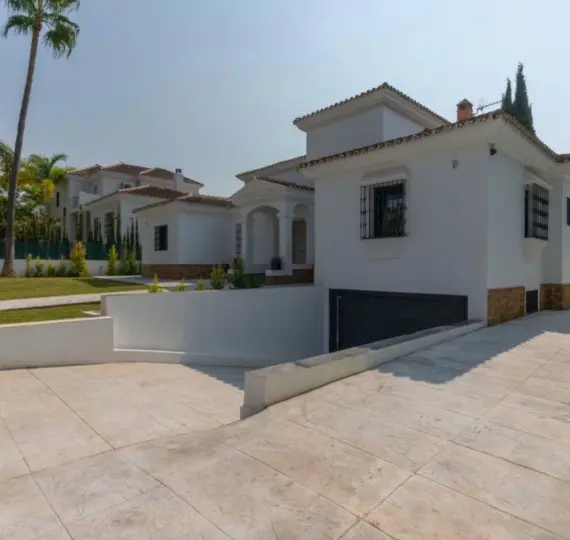 Long-term rent of detached villa in Nueva Andalucía