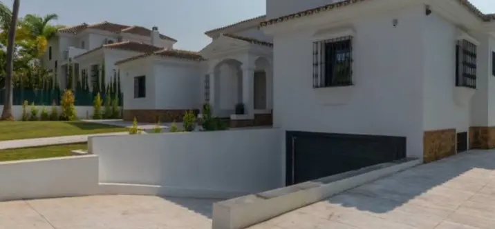 Long-term rent of detached villa in Nueva Andalucía 1