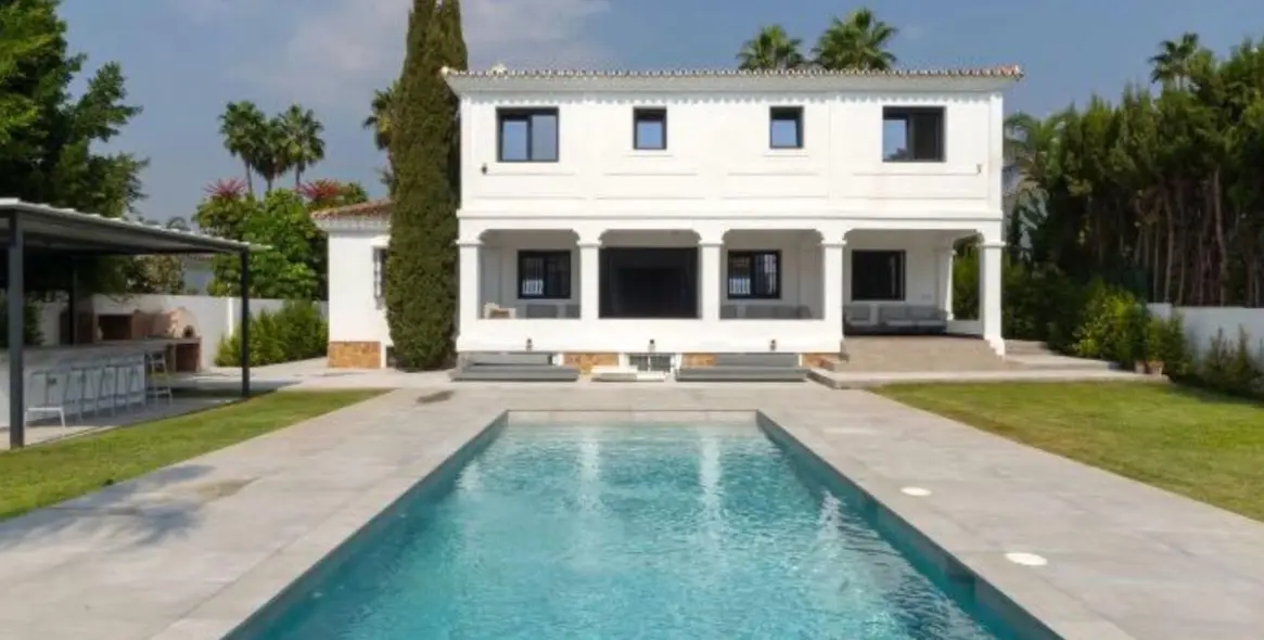 Long-term rent of detached villa in Nueva Andalucía 3