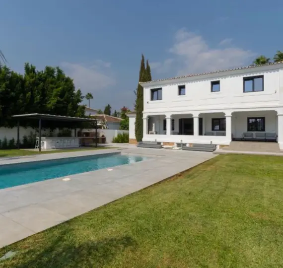 Long-term rent of detached villa in Nueva Andalucía
