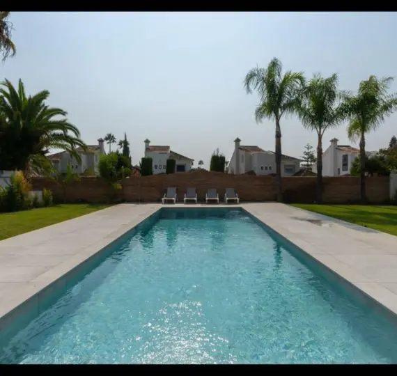 Long-term rent of detached villa in Nueva Andalucía