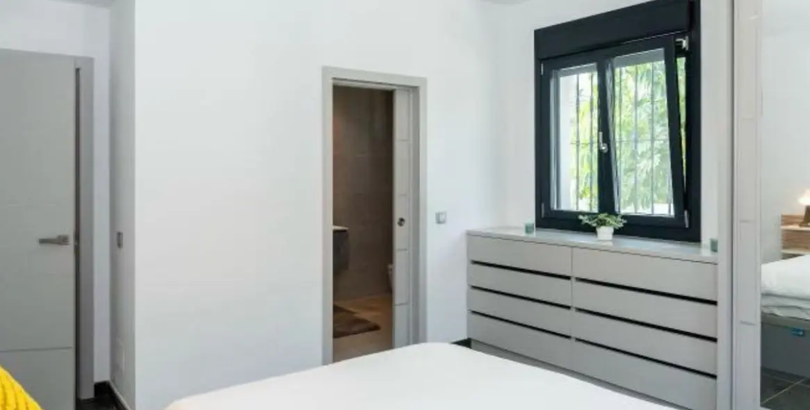 Long-term rent of detached villa in Nueva Andalucía 28