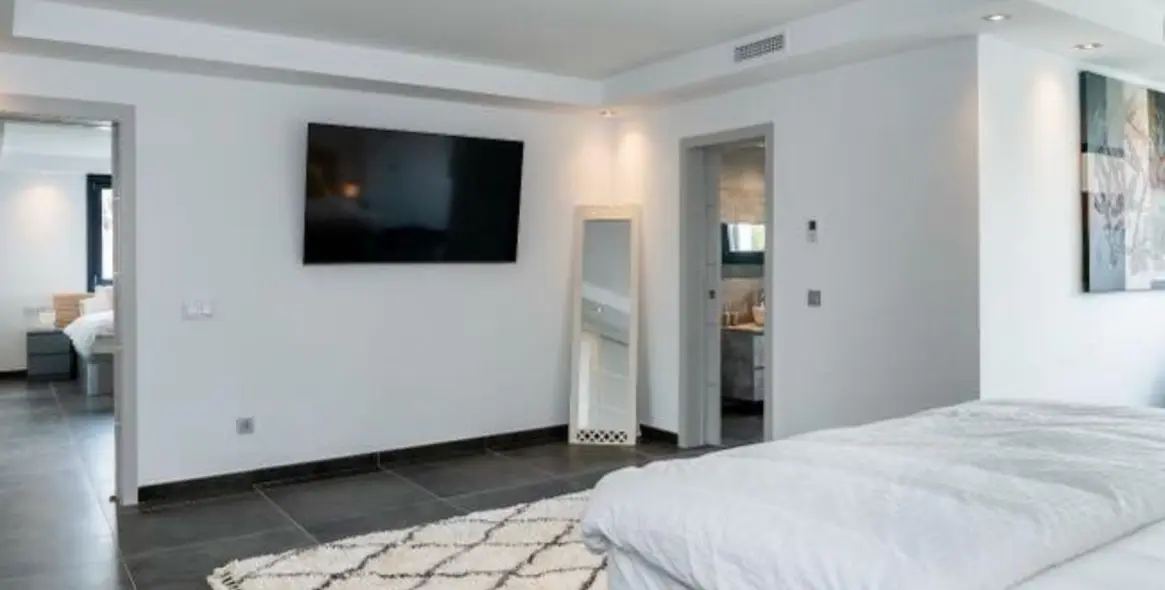 Long-term rent of detached villa in Nueva Andalucía 29