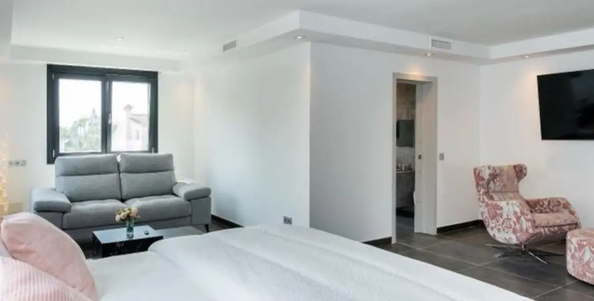 Long-term rent of detached villa in Nueva Andalucía 31