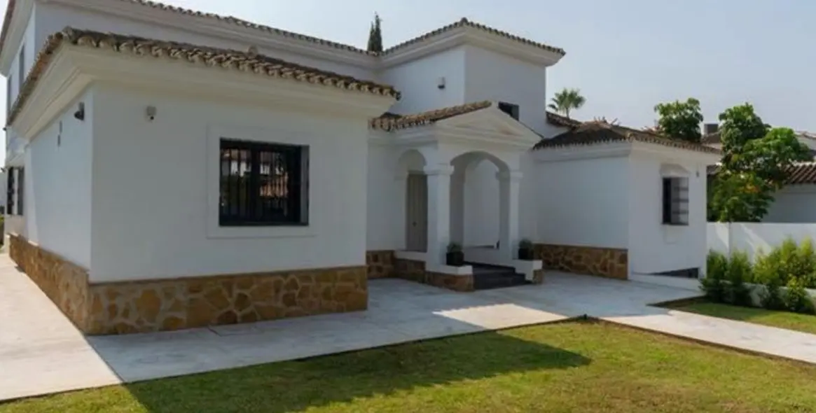 Long-term rent of detached villa in Nueva Andalucía 41