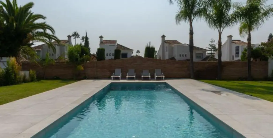Long-term rent of detached villa in Nueva Andalucía 4
