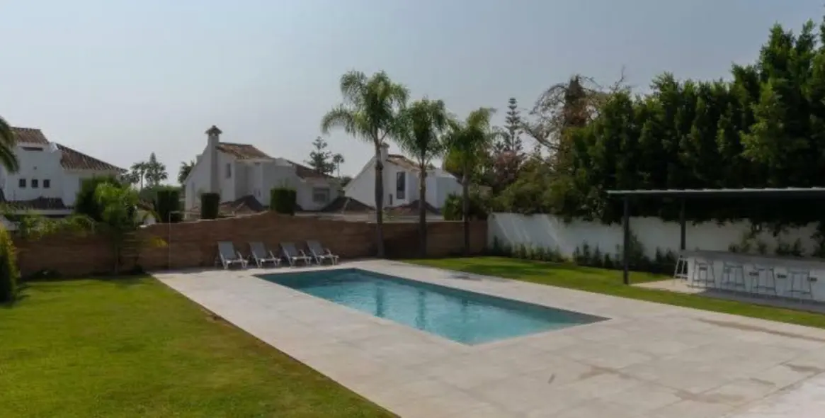 Long-term rent of detached villa in Nueva Andalucía 5