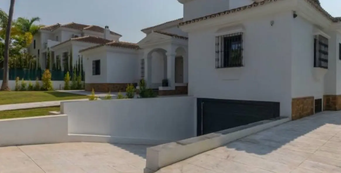 Long-term rent of detached villa in Nueva Andalucía 61