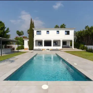 Long-term rent of detached villa in Nueva Andalucía
