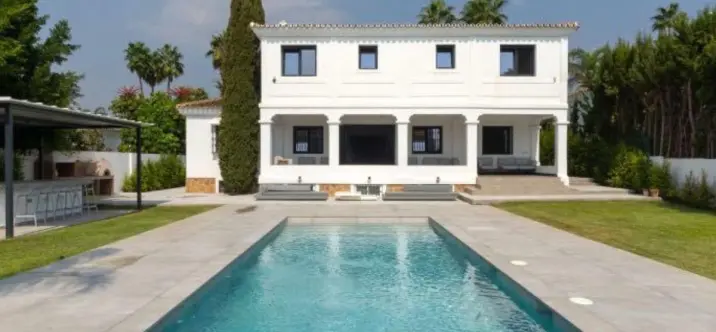 Long-term rent of detached villa in Nueva Andalucía 0