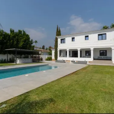 Long-term rent of detached villa in Nueva Andalucía