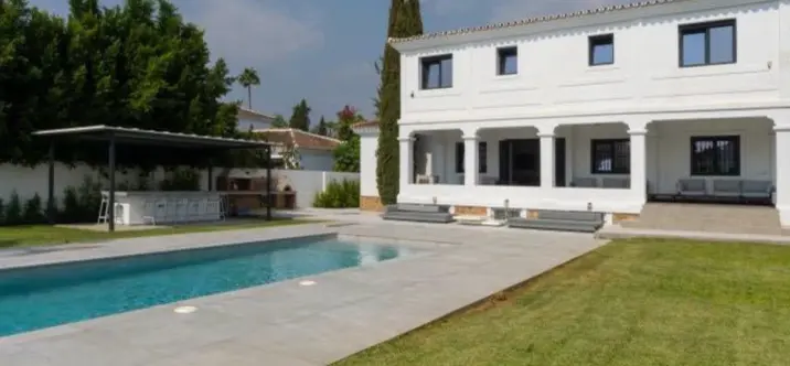 Long-term rent of detached villa in Nueva Andalucía 1