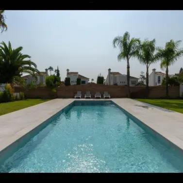 Long-term rent of detached villa in Nueva Andalucía