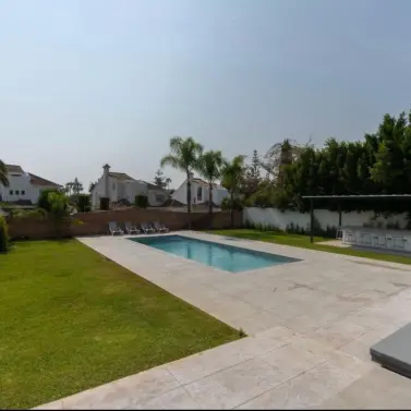 Long-term rent of detached villa in Nueva Andalucía