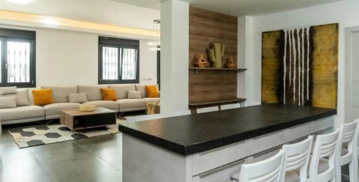 Long-term rent of detached villa in Nueva Andalucía 14
