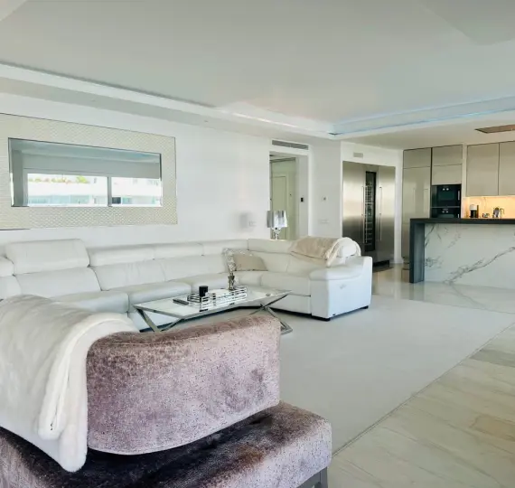 Middle floor apartment R5159062