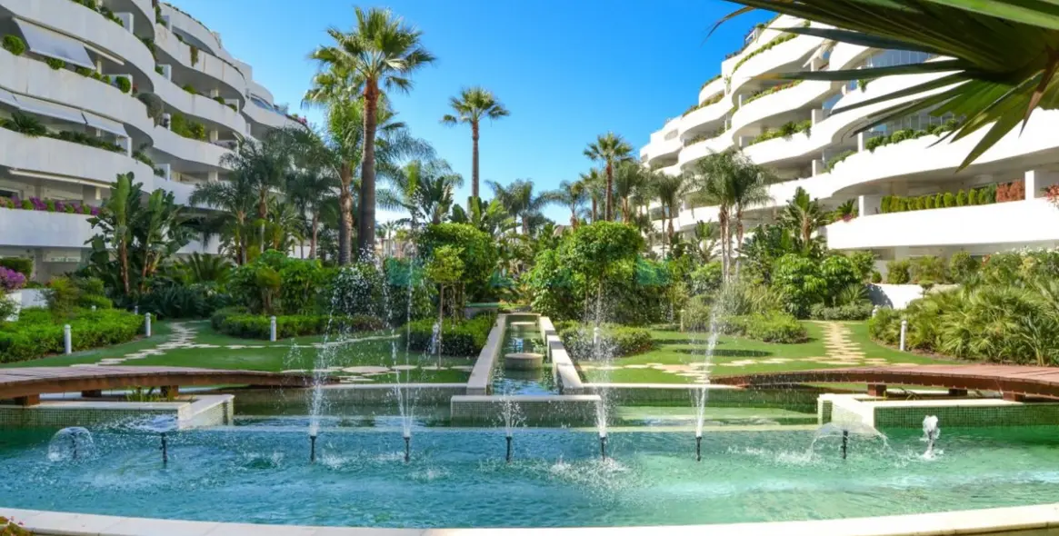 Долгосрочная аренда апартаментов на среднем этаже в Marbella (район Puerto Banús) 2