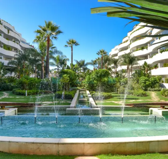 Middle floor apartment R5159062