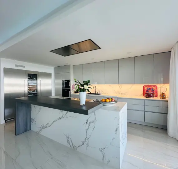 Middle floor apartment R5159062