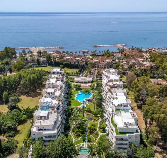 Middle floor apartment R5159062