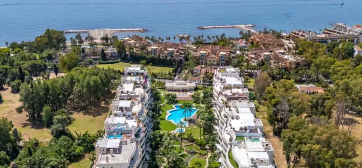 Middle floor apartment R5159062 4