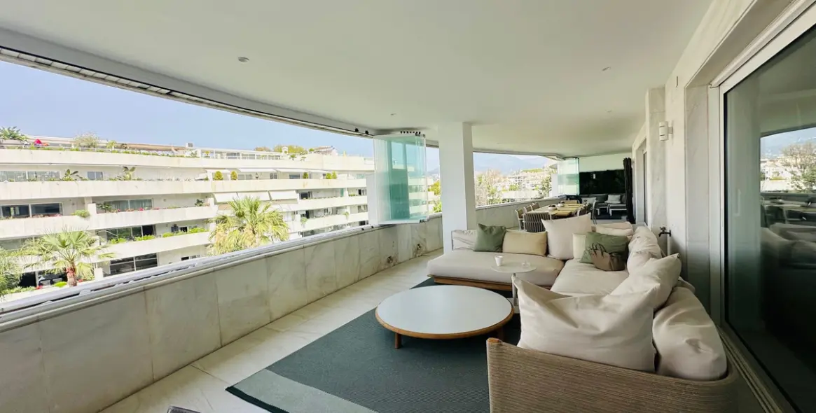 Долгосрочная аренда апартаментов на среднем этаже в Puerto Banús 23