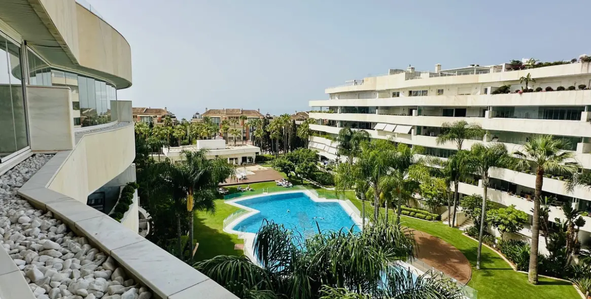 Долгосрочная аренда апартаментов на среднем этаже в Puerto Banús 31