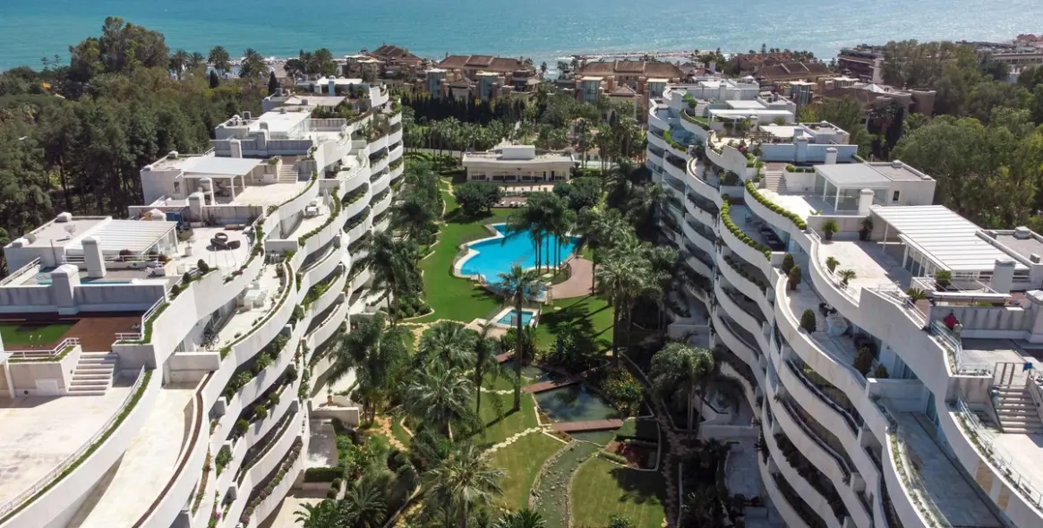 Долгосрочная аренда апартаментов на среднем этаже в Puerto Banús 33