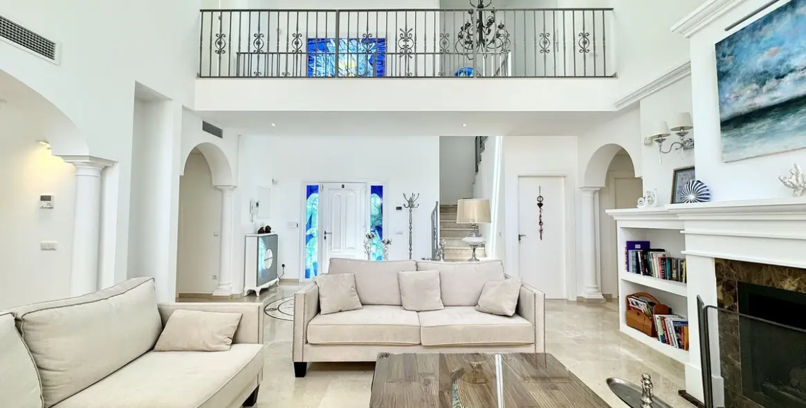 Long-term rent of detached villa in Elviria 3