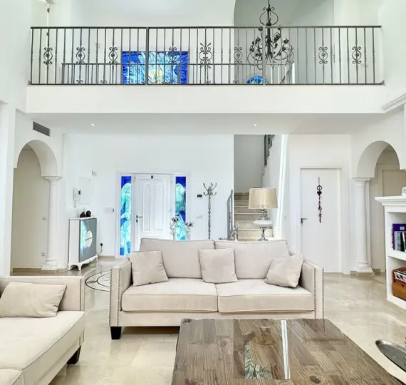 Long-term rent of detached villa in Elviria