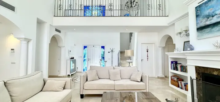 Long-term rent of detached villa in Elviria 2