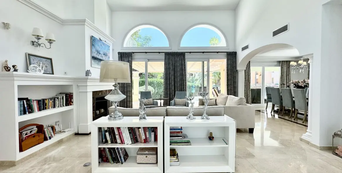 Long-term rent of detached villa in Elviria 5