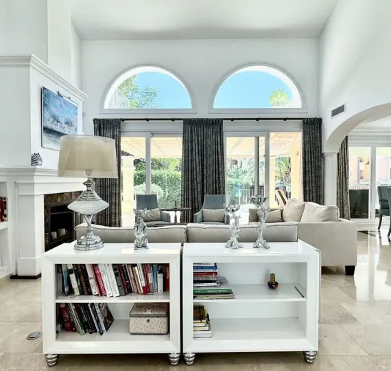 Long-term rent of detached villa in Elviria