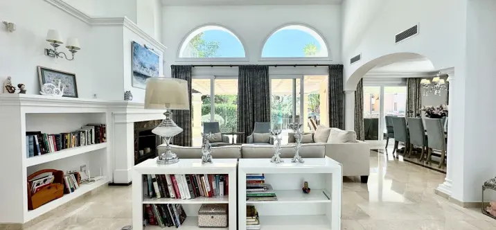 Long-term rent of detached villa in Elviria 4