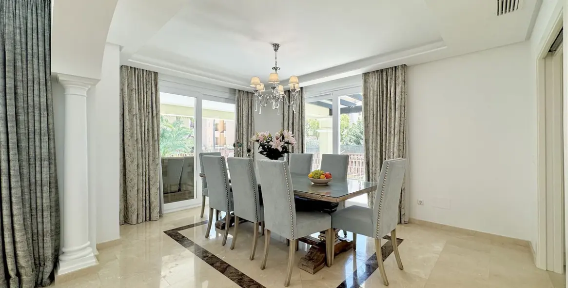 Long-term rent of detached villa in Elviria 8