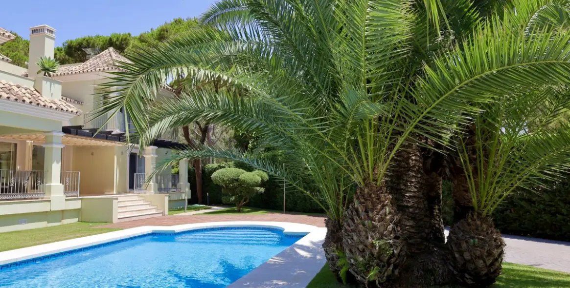 Long-term rent of detached villa in Elviria 26