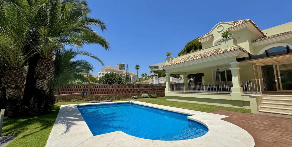 Long-term rent of detached villa in Elviria 27