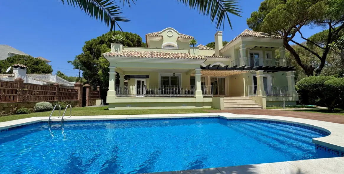Long-term rent of detached villa in Elviria 28