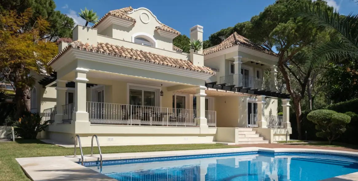 Long-term rent of detached villa in Elviria 30