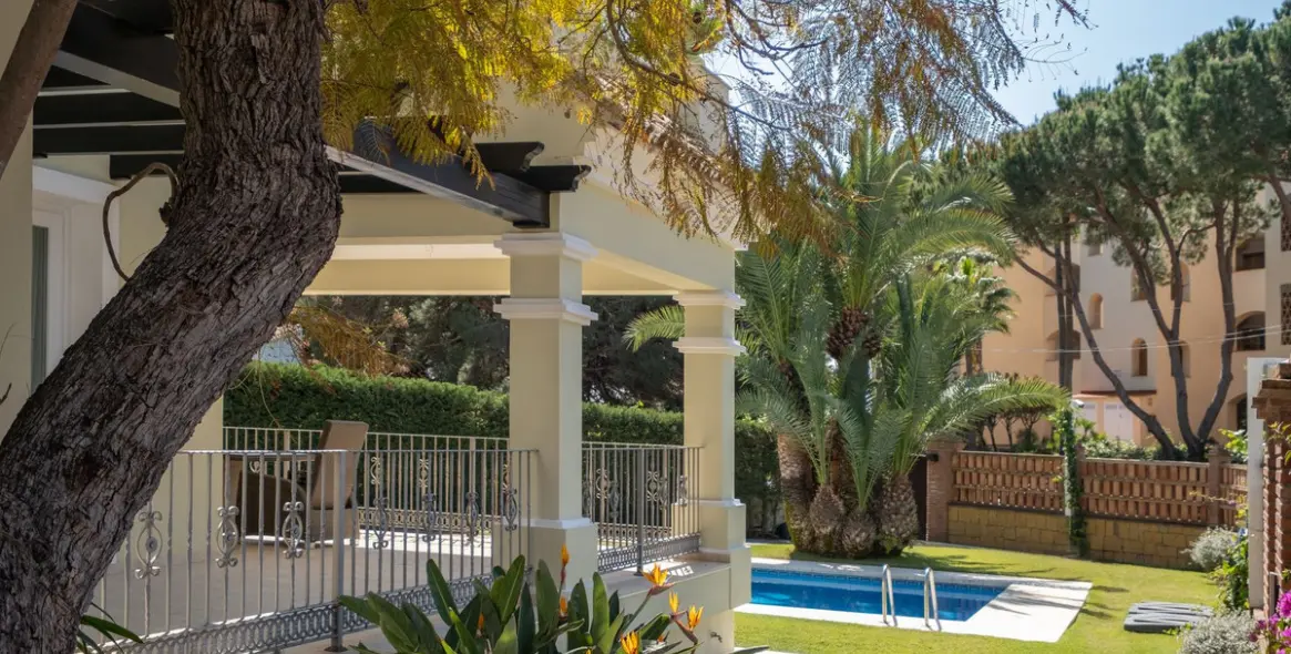 Long-term rent of detached villa in Elviria 31