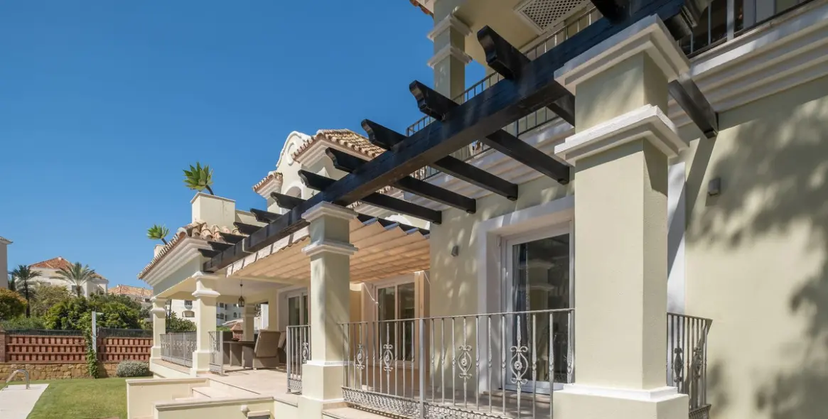 Long-term rent of detached villa in Elviria 34