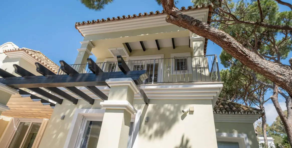 Long-term rent of detached villa in Elviria 36