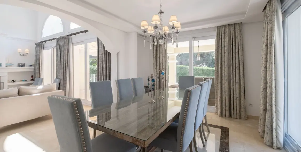 Long-term rent of detached villa in Elviria 39