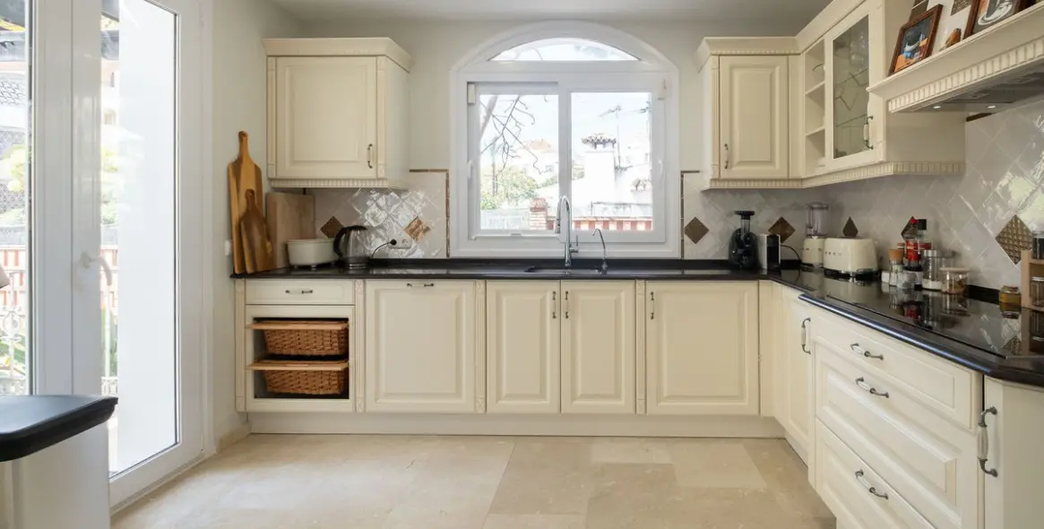 Long-term rent of detached villa in Elviria 46