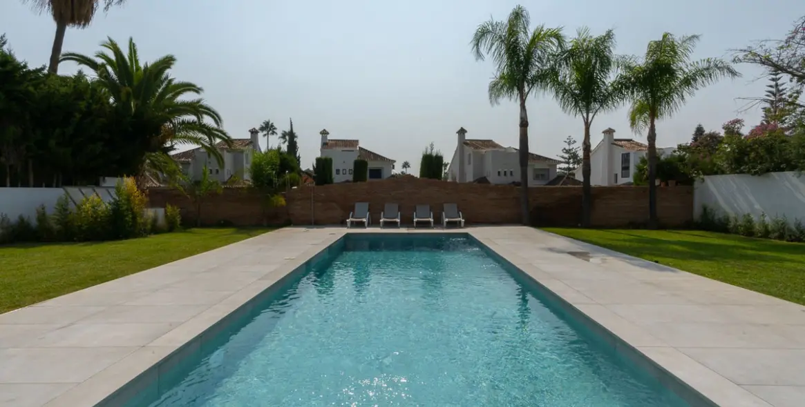 Long-term rent of detached villa in Nueva Andalucía 11